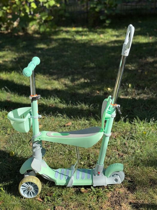 Тротинетка със седалка