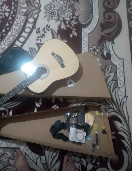 Gitara Akustik yangi