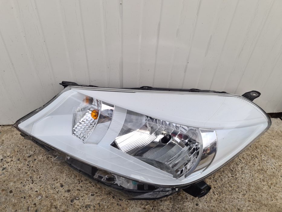 Far stânga original import Germania Toyota Yaris 2011-2014