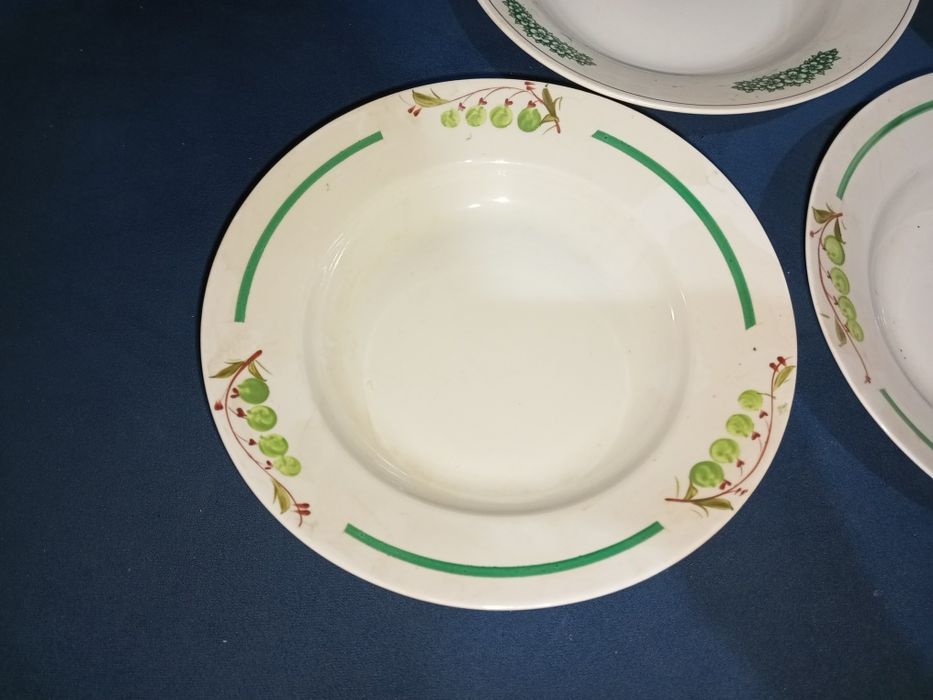 Новые советские тарелки, большие.