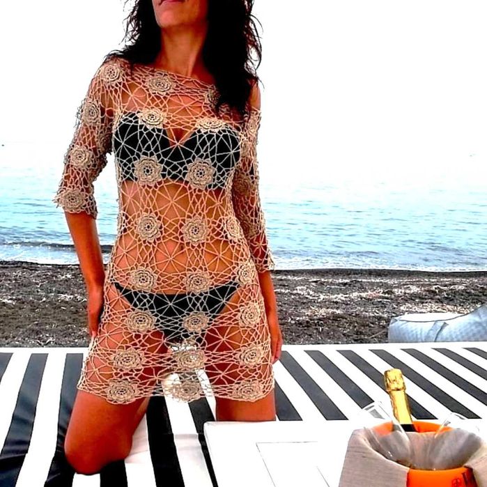 Златиста Рокля с Цветя и Един Ръкав за повод, парти, плаж