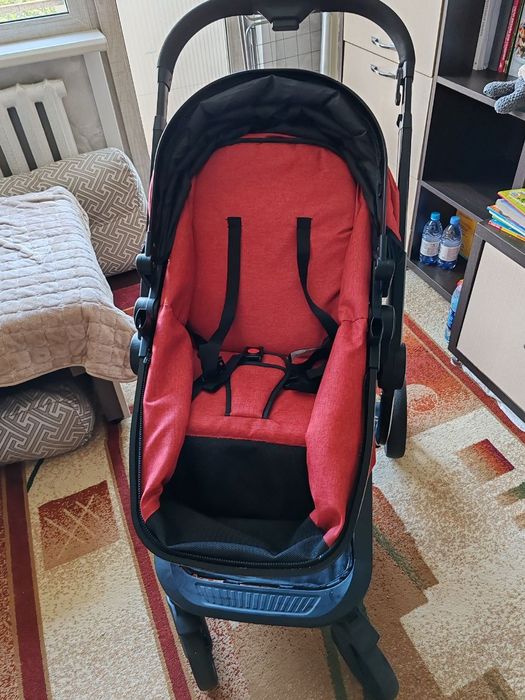 Продам детскую коляску  3 в 1