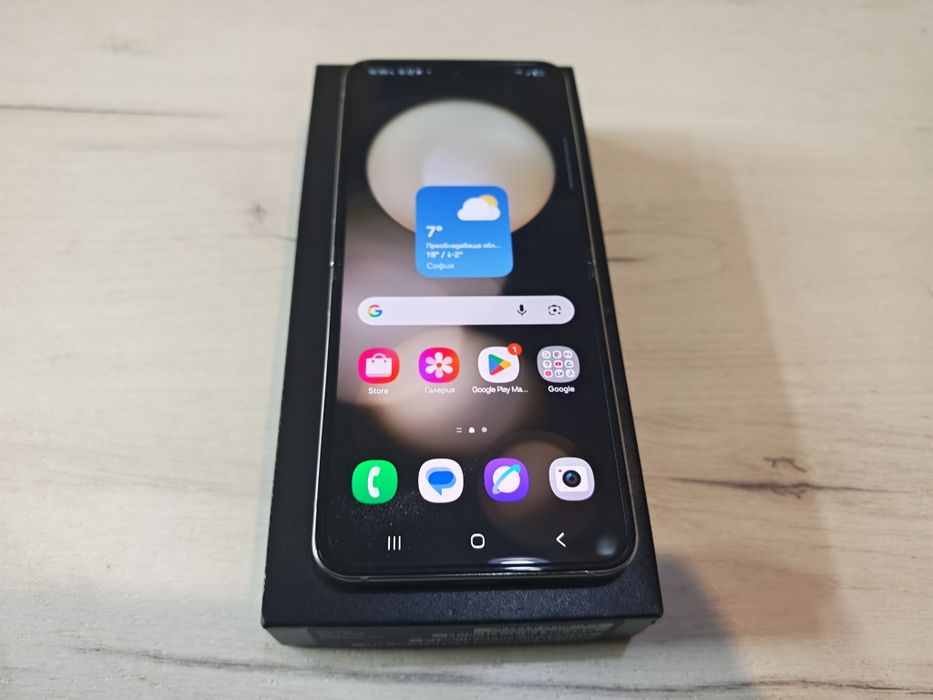 Като нов Samsung Galaxy Z Flip 5 256 GB