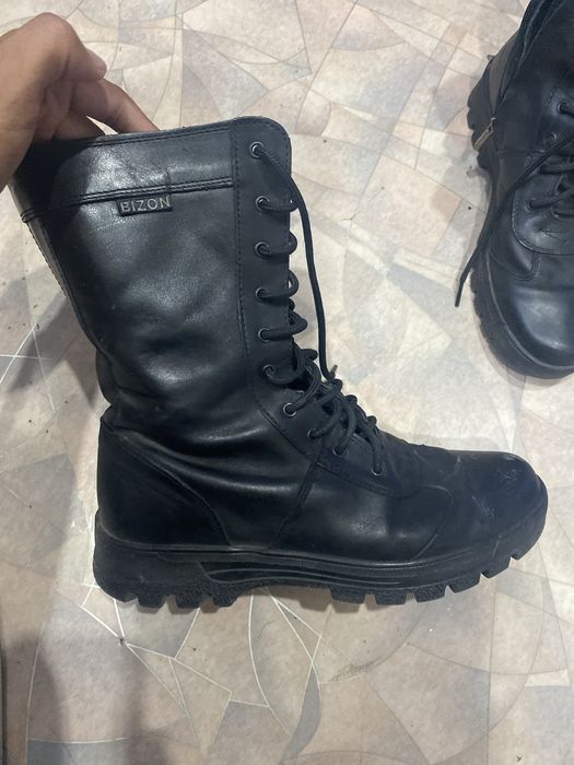 Продаю берцы всесезонные и зимние,форму военную,кепку,и ремень