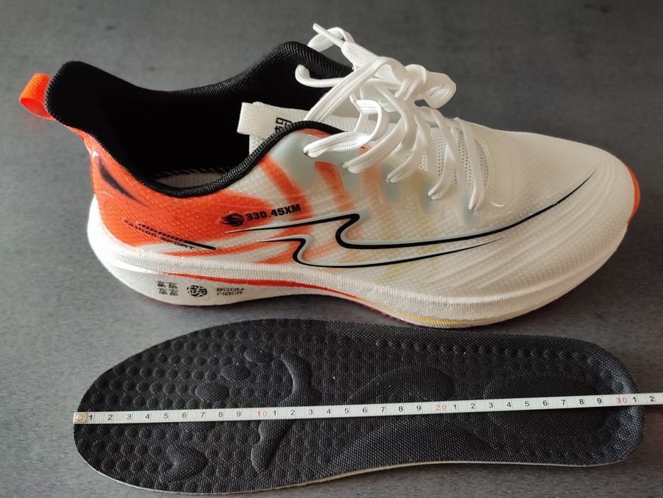 Кроссовки 47 р-р  новые.