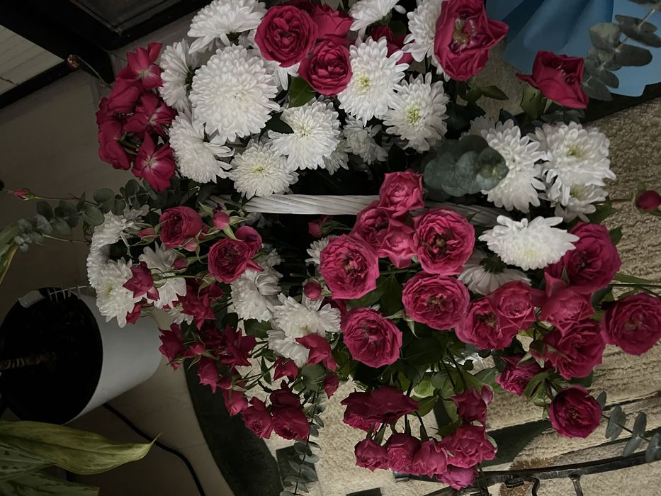 Цветы в корзине торг есть