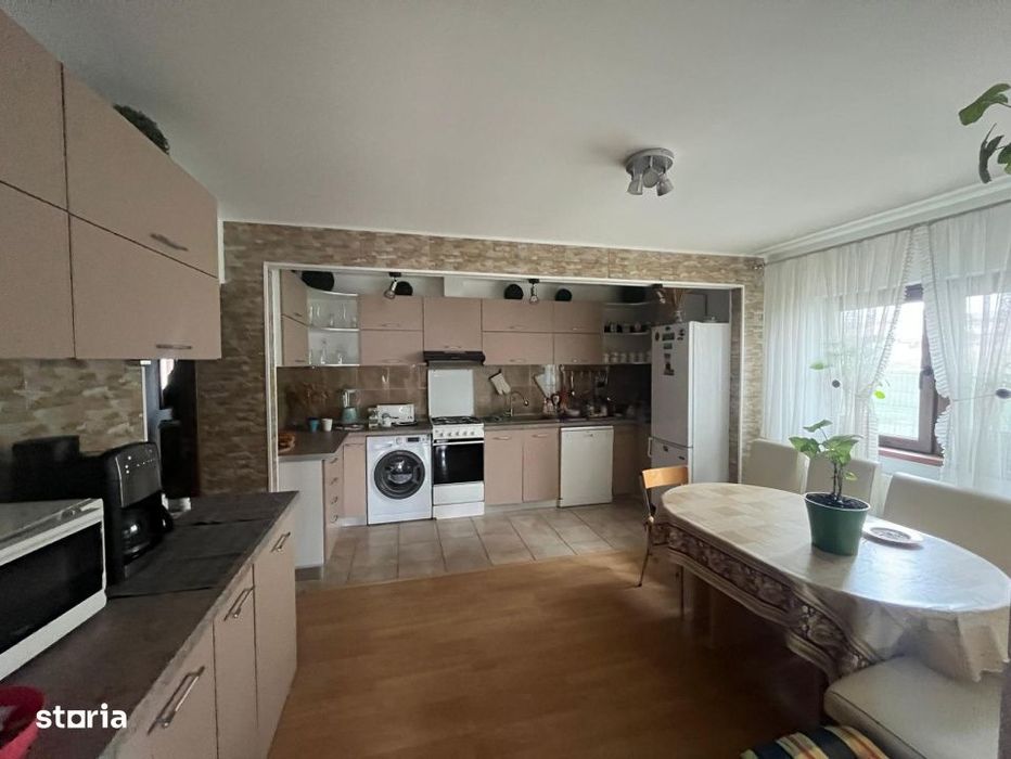 Casa P+M, 140 mp utili, 642 mp teren, panouri solare 5 kW, zona Damila