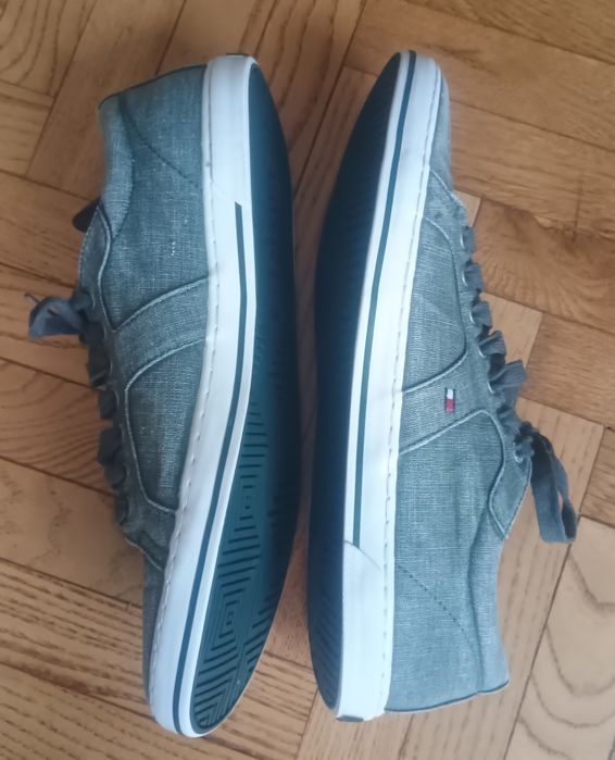 Оригинални мъжки сникърси Tommy Hilfiger
В отлично състояние
Номер