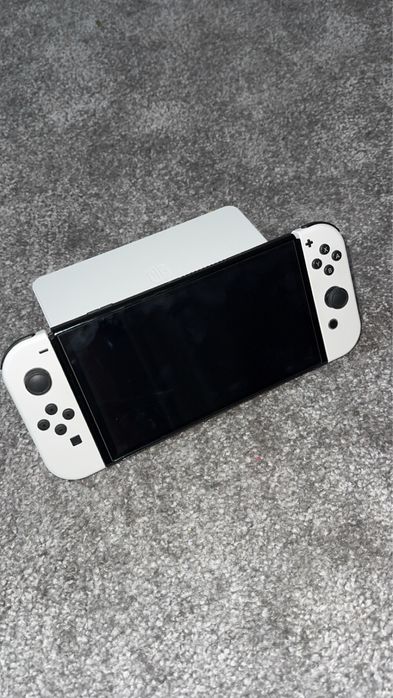 Vând Nintendo Switch