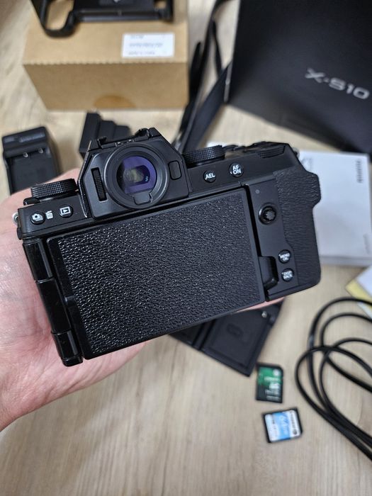 Продам фотоаппарат Fujifilm X-S10