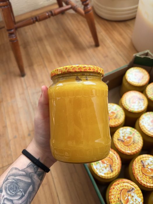 vând miere de salcâm