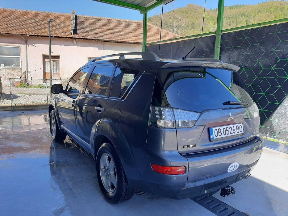 Mitsubishi aoutlander 7 места
