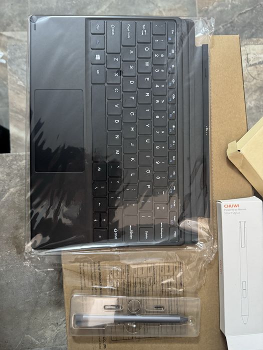 CHUWI UBook X – Tabletă 2 în 1 cu tastatură și stylus