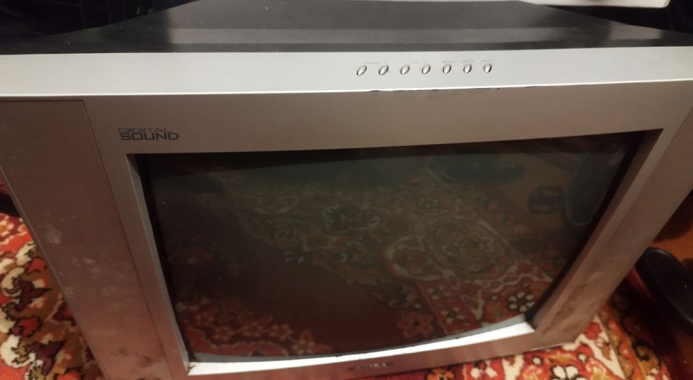 Телевизор AKIRA в хорошем состоянии