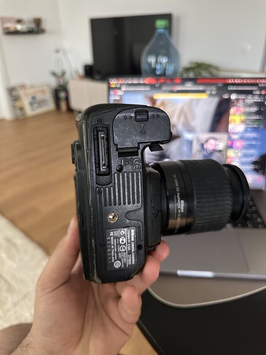 Nikon D7000 - Blit defect, Ecran mic spart