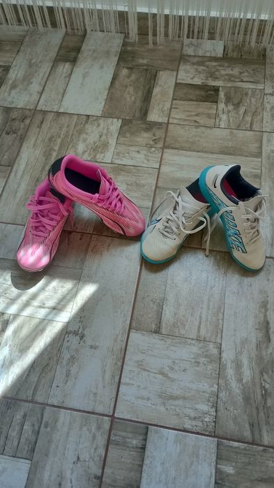 De vânzare papuci fotbal