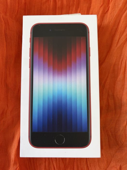 iPhone SE 3 (2022)| 2024 cumparat 64GB Red | 2 huse incluse