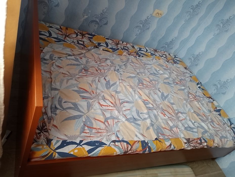 Двуспальная кровать