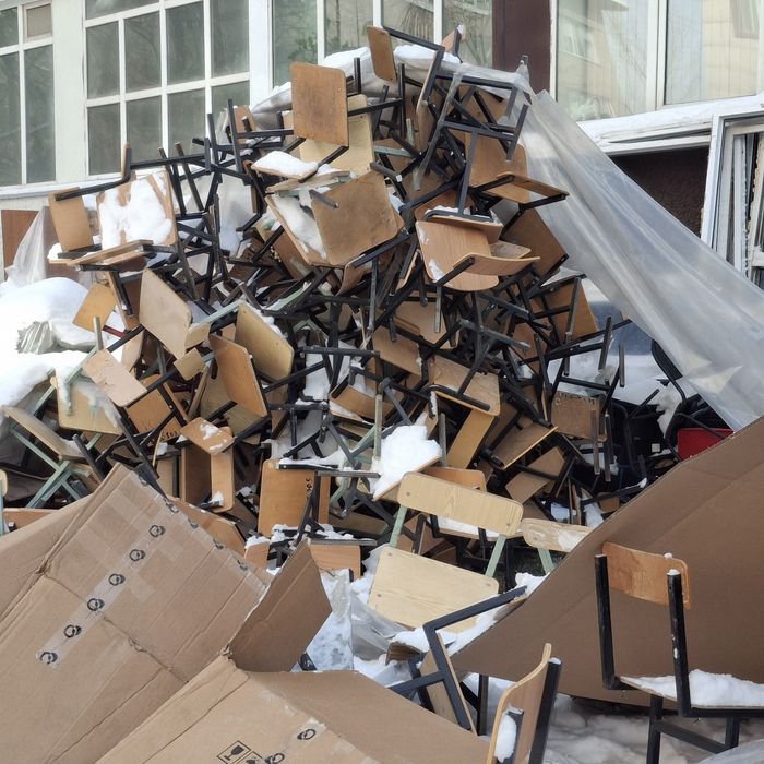 Парта и стулья комплект