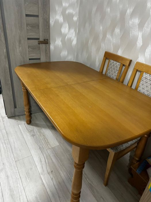 Продам деревянный стол