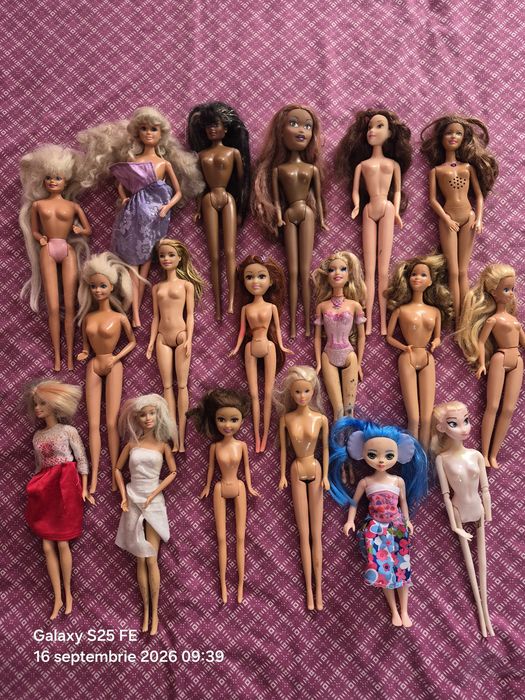 18 Păpuși Barbie