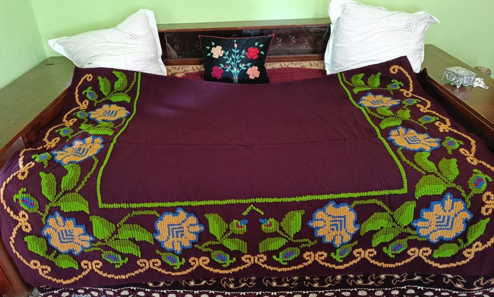 set cuvertura de pat, față de masă și carpetă pentru perete