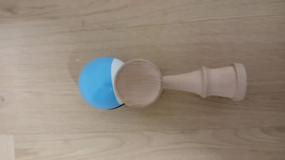 Vând Kendama Night
