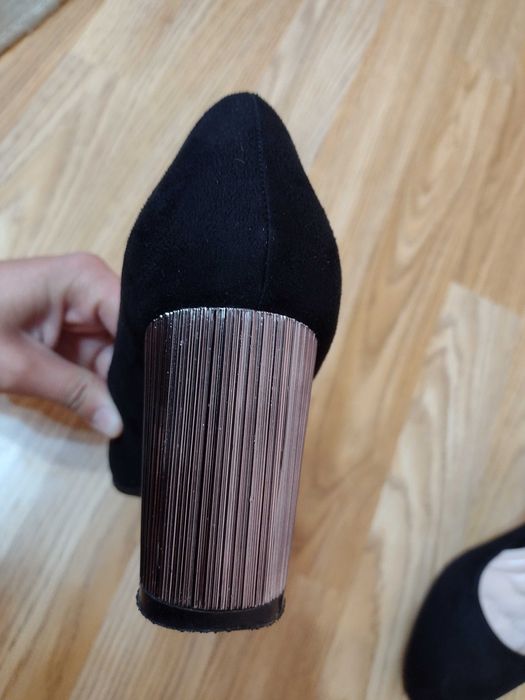 Елегантни черни обувки