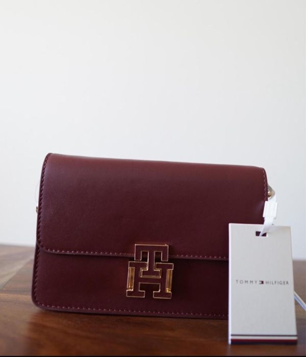 Бордовая сумка Tommy Hilfiger
