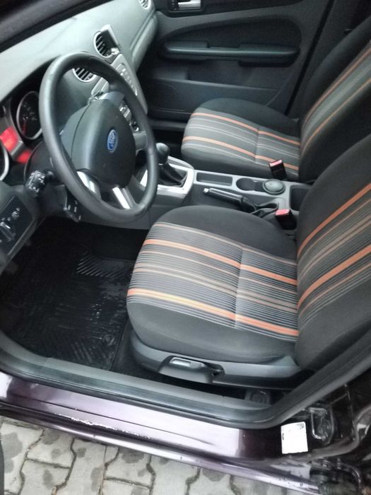 Vând Ford focus 2 benzină