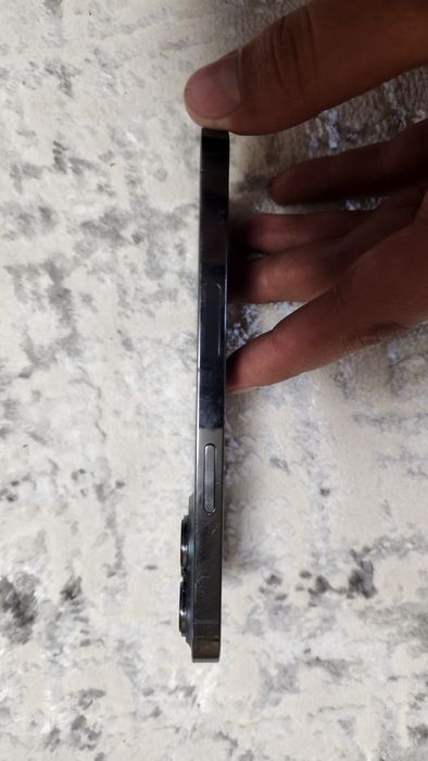 iPhone 13 Pro 256 ГБ, цвет Graphite (темно-серый).