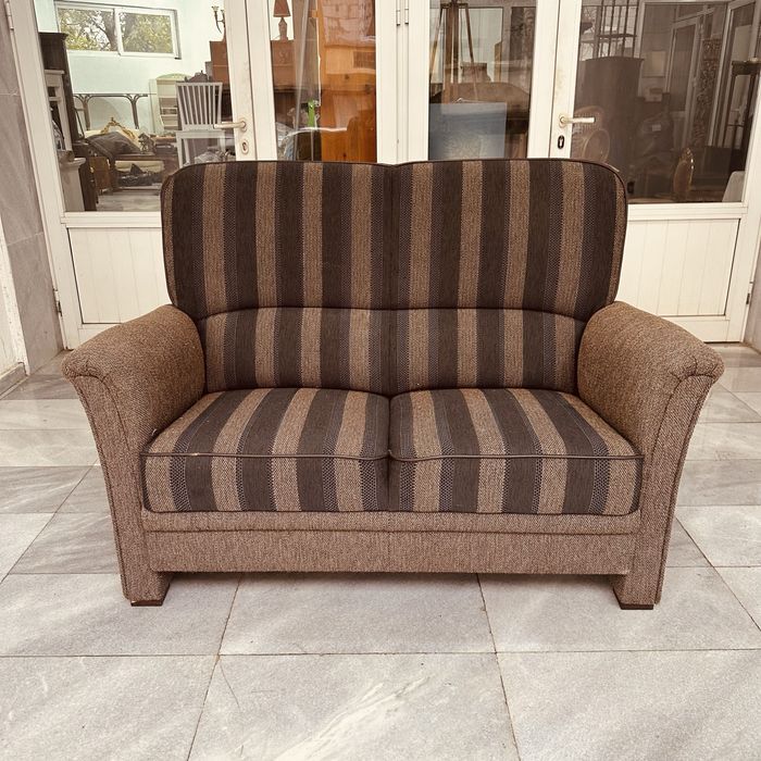 Холандски двуместен диван – вълнена дамаска, отлично състояние