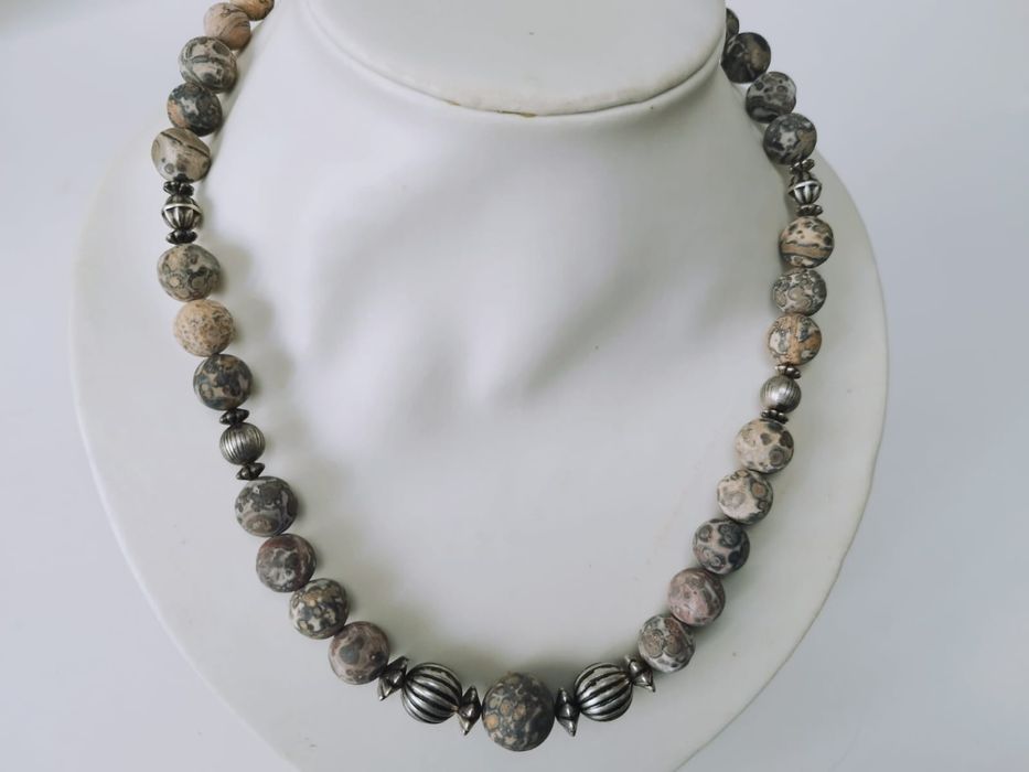 Colier/lant din argint de 925, din pietre de jasp leopard