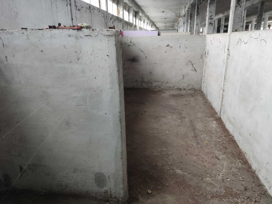 Под наем производствена сграда  1000 кв. м. и УПИ с площ 5000 кв. м.,