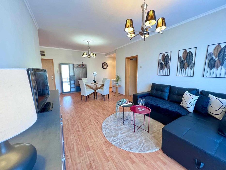 Тристаен апартамент с гледка море в к-с „Райска градина“, Първа линия