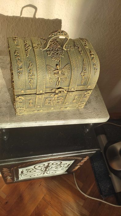 Красиво куфарче за бижута, гримове, снимки или други вещи.