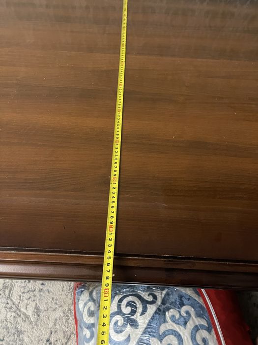 Продам стол деревянный лакированный