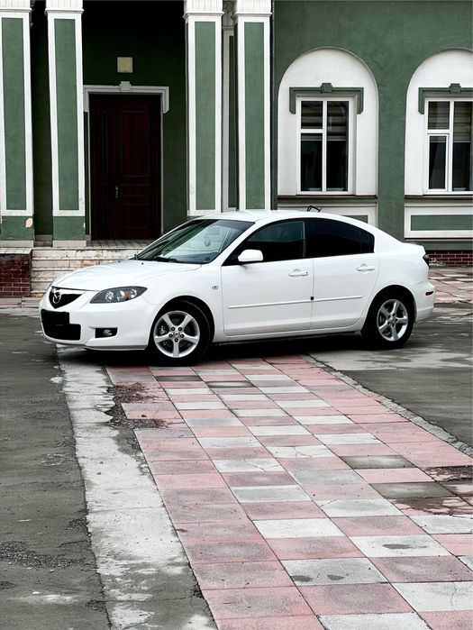 Mazda 3 Srochna Sotiladi xolati yaxshi Faqat Naxtka