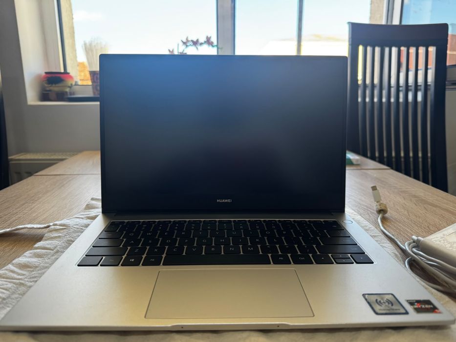 Laptop Huawei MateBook D14 – Ryzen 5, 8 GB RAM, SSD 512 GB