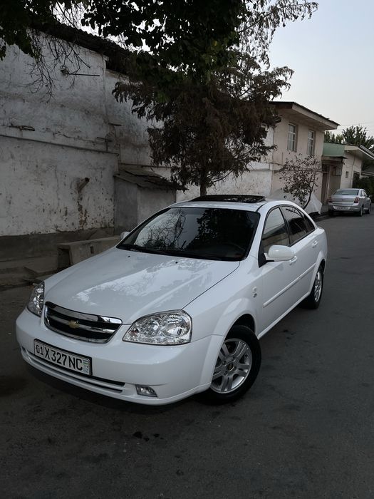 Lasetti  1.8 3 pazitsa Avtomat