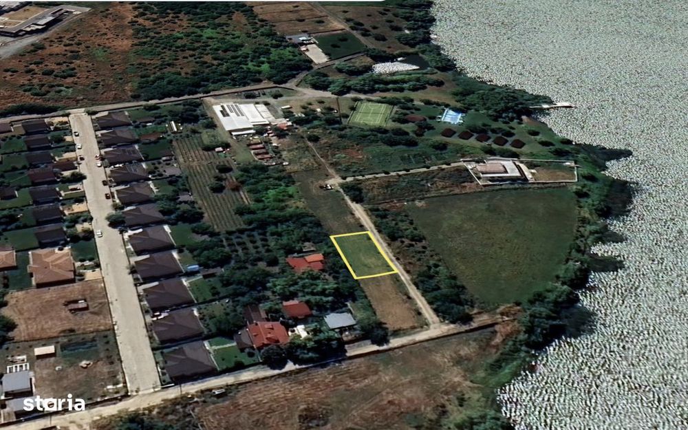 Priveliste spre lac.