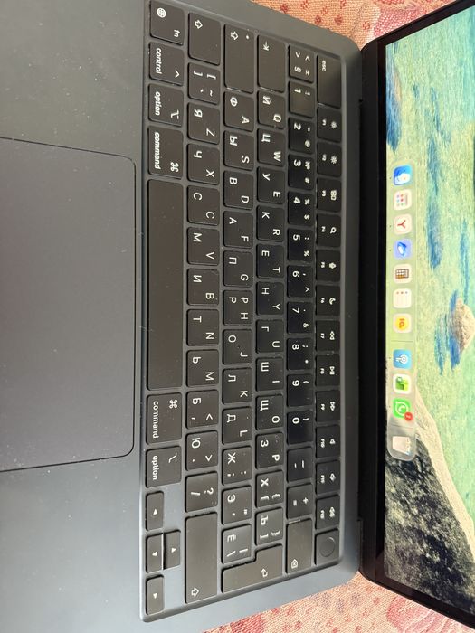 Продам Макбук Эир м2