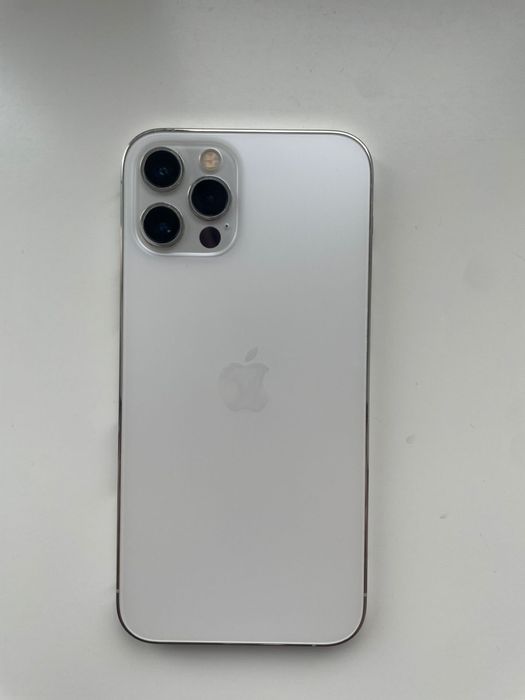 Продается iphone 12 pro , iphone 17 air