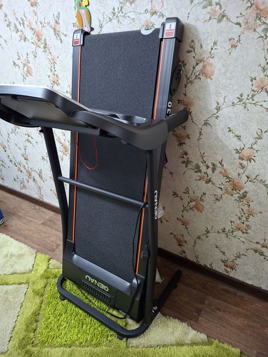 Продам беговую дорожку.