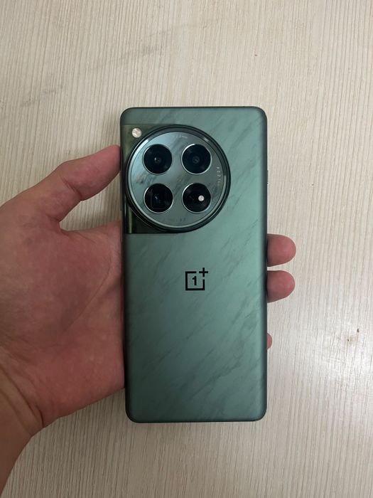 One plus 12 256gb 12 ram
