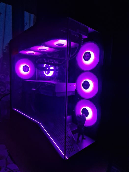 PC Gaming AMD Ryzen 5 5600 / RX 7700 XT 12 GB / 32 GB RAM DDR4