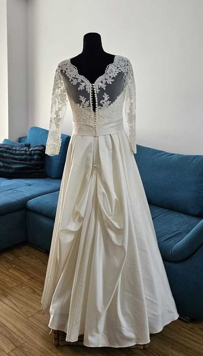 Rochie de mireasă in stil prințesă - cu trenă