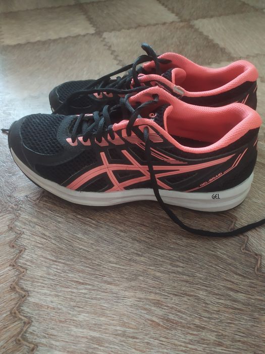 Продам кроссовки ASICS