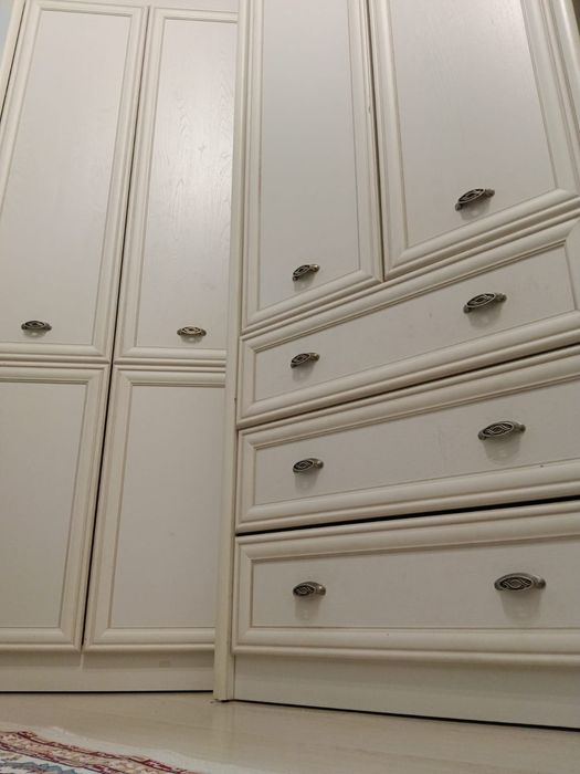 Шкаф біреуі бұрышқа арналған