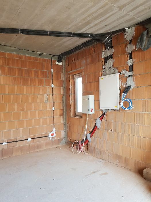 Electrician cu experiență